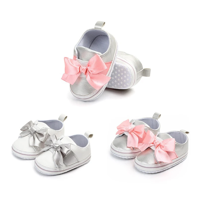 Весенняя обувь для маленьких девочек; Детские кроссовки с цветочным рисунком для малышей; Осенняя нескользящая обувь из искусственной кожи с мягкой подошвой для новорожденных