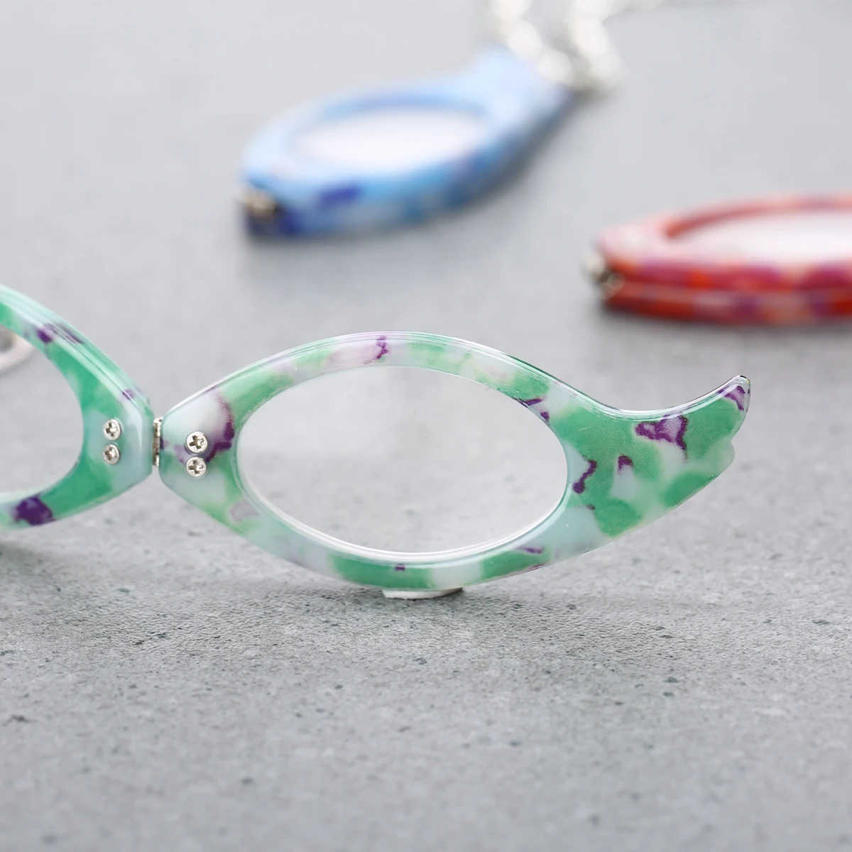 Shellhard Colorful Frame Necklace Vintage Folding Reading Glasses Chain Pendant Reader Necklace For Older Women Men Jewelry +2.0