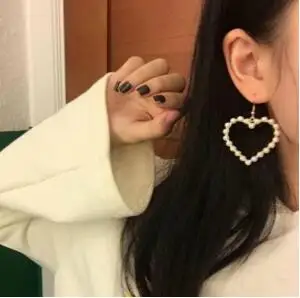

e 282 2018 new jewelry earrings pearl temperament model earrings female models metal curve S jewelry ladies earrings factory