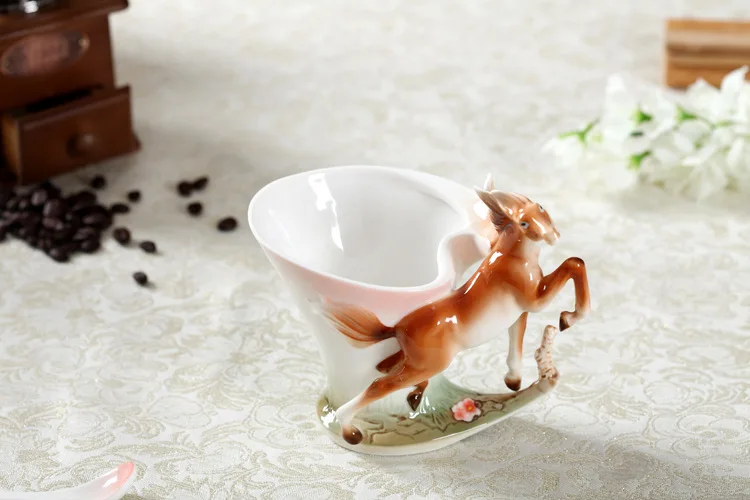 Креативная Керамическая Посуда Европейский костяной фарфор конь эмаль фарфоровая кофейная чашка чайное Молоко Набор кружек подарки