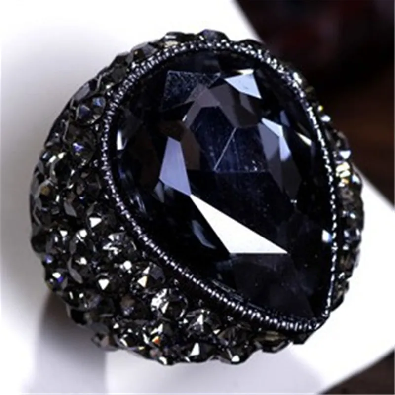 Wing Yuk Tak Fashion Exaggerated Vintage Style Water Drop Elastic Ring For Trendy Party Jewelry Wholesale
