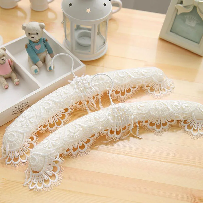 

6 Pcs Deluxe White Lace Wedding Dress Hanger For Bride, Pearl Tassel Fancy Luxury Fabric Wedding Bridesmaid Hanger