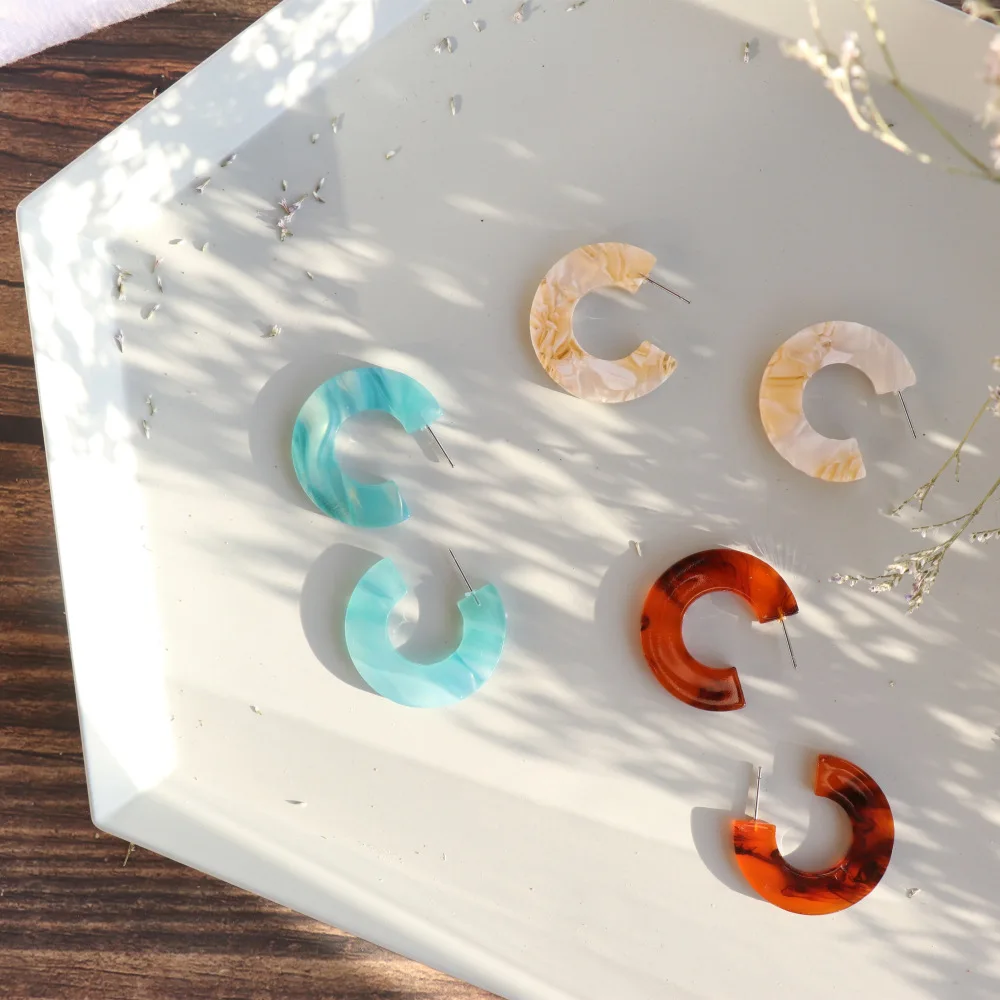 

Summer Tortoiseshell C Type Round Acetate Earrings Compact Super Simple Bohemian Trend Acrylic Earrings Retro Geometry Earrings