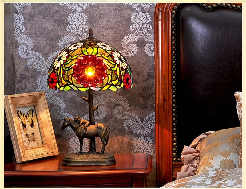 Антикварные витражи Tiffanylamp золото офис Домашний декор, красный цветок животных Лошадь Дизайнер настольная лампа чтение Исследование освещен