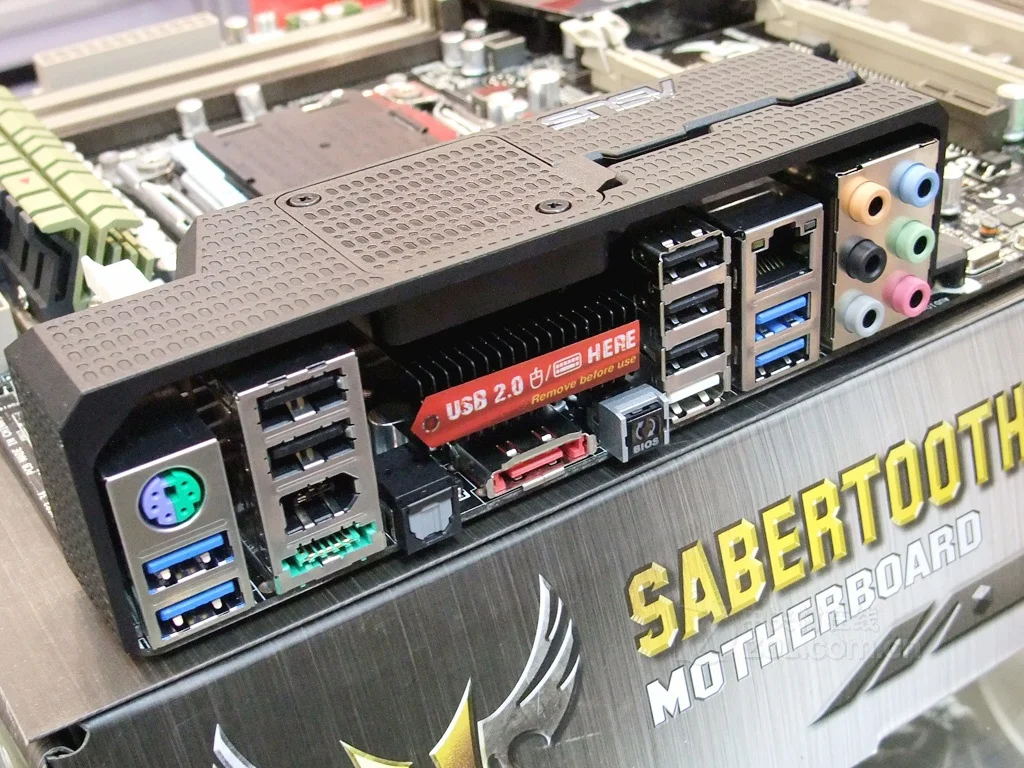 Asus SABERTOOTH X79 настольная материнская плата X79 Socket LGA 2011 Core i7 DDR3 64G ATX UEFI биос оригинальная б/у материнская плата в продаже