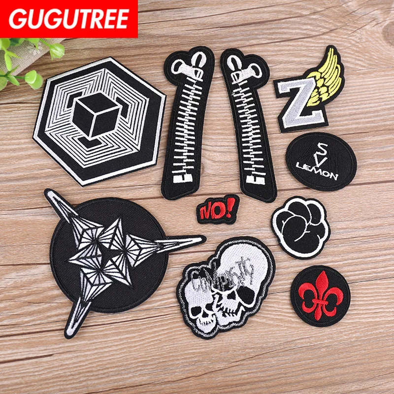 

GUGUTREE embroidery skull fist patches frog NO zip wings patches badges applique patches for clothing YX-277