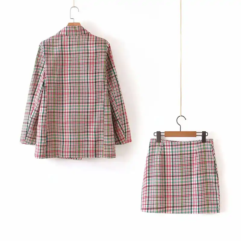 conjunto blazer e saia xadrez