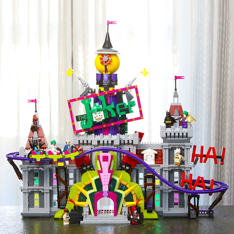 

Lepin 07090 Super Hero Series The Joker's Manor Set Batman Legoing 70922 Building Blocks Bricks Kids Gifts 3857pcs