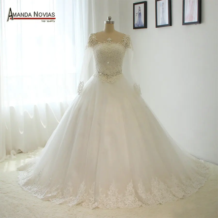 Customized Long Sleeve Lace Appliques Crystal Pearls Wedding Dress