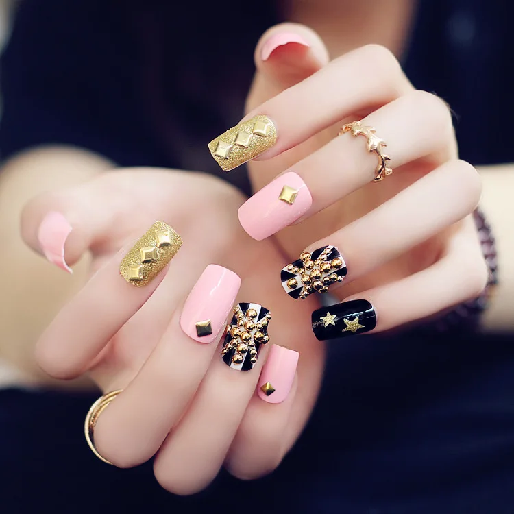 24 pcs/ensemble de mode rose base drapeau Glitter or métal rivet Nail Art Faux