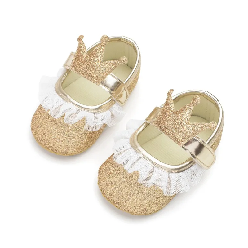 Новая обувь для маленьких девочек кружевная искусственная кожа принцесса детские туфли с короной первые ходунки мокасины для