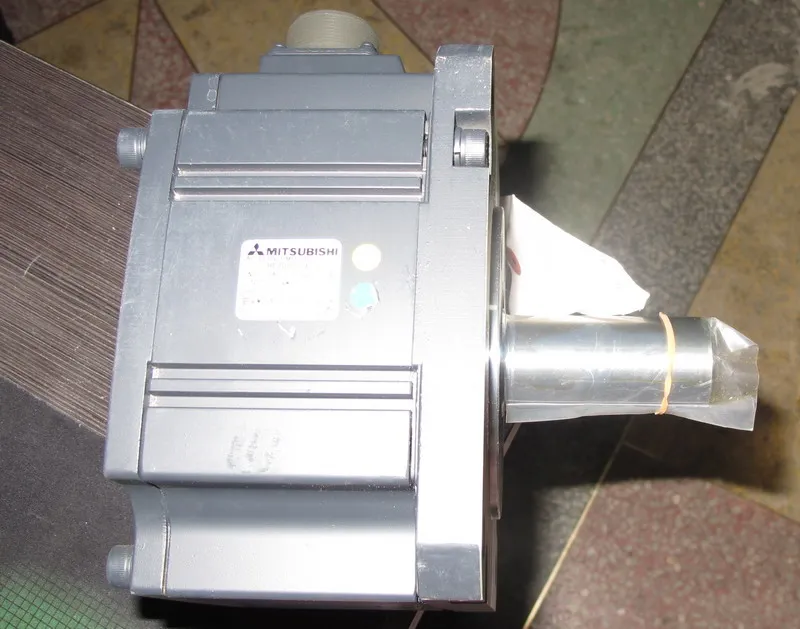 

No new packaging without manual servo motor HC-202S-SX 2KW Motor