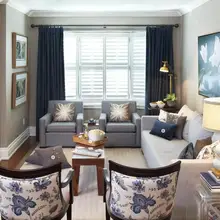 Чисто белая кухня декоративная плантация деревянные окна затвора