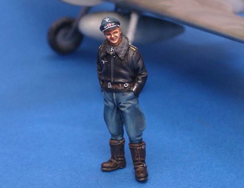 

1/48 Resin Figures Model Kits WWII Luftwaffe Pilot Unassembled unpainted
