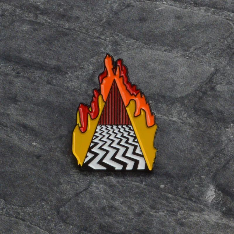 Twin-Peaks-Dello-Smalto-Spille-Rosso-camera-in-una-fiamma-Spilla-In-Metallo-distintivo-Denim-Jeans