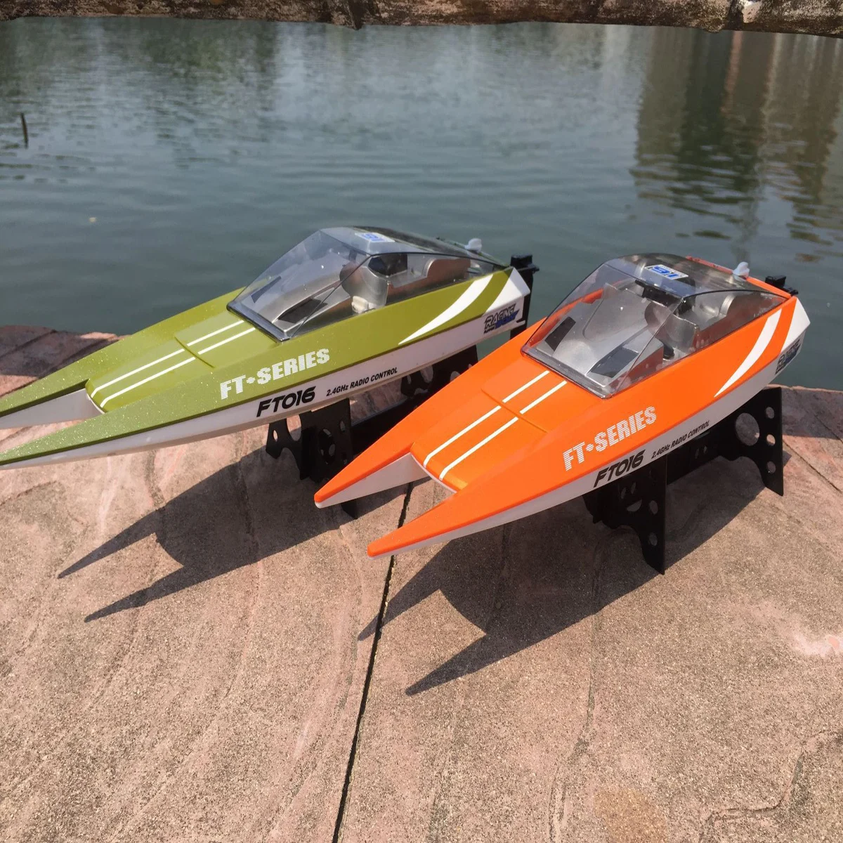 Remote Control Boat High Speed Speed Boat Model Toy Boat Water Cooled Speed Boat 2.4G Remote Control Boat Outdoor Children's Toy