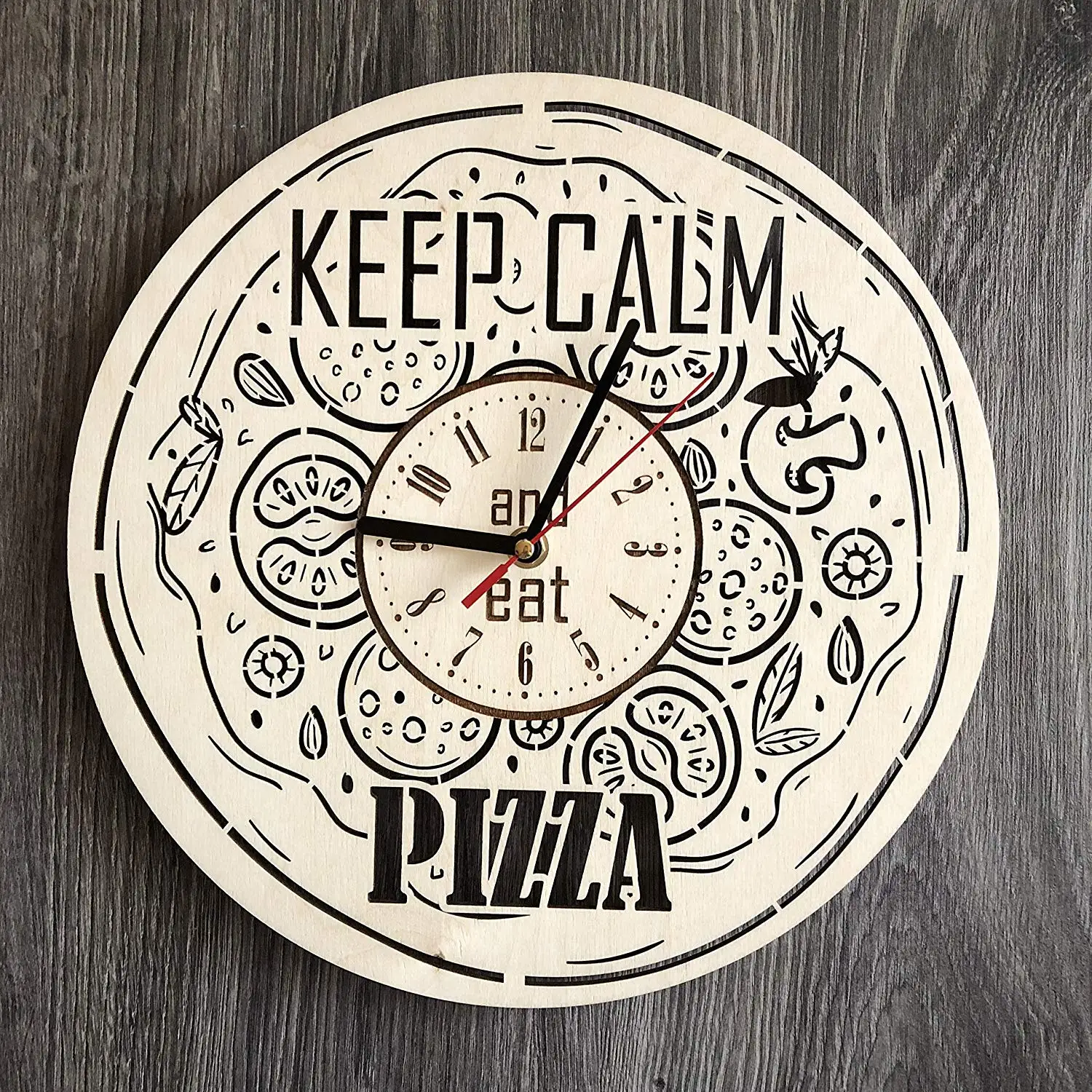 Настенные часы с надписью Keep Calm and Eat в виде пиццы сделанные из дерева идеально