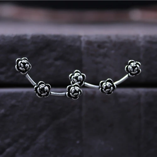 

A row of three flowers stud earrings S925 sterling silver retro beautiful temperament Camellia simple girl stud earrings