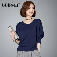 OUBOGJ хлопковая футболка женская с длинным рукавом Свободная Корейская женская одежда для весны и осени однотонная повседневная с v-образным вырезом Топ M-XXL