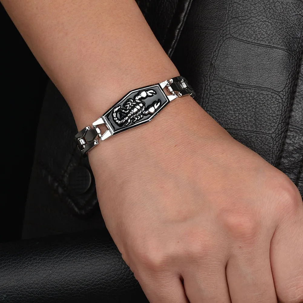Ogquaton Bracelet en silicone de qualité supérieure en acier au titane pour hommes Bracelet avec motif de scorpion simple et design de la personnalité 