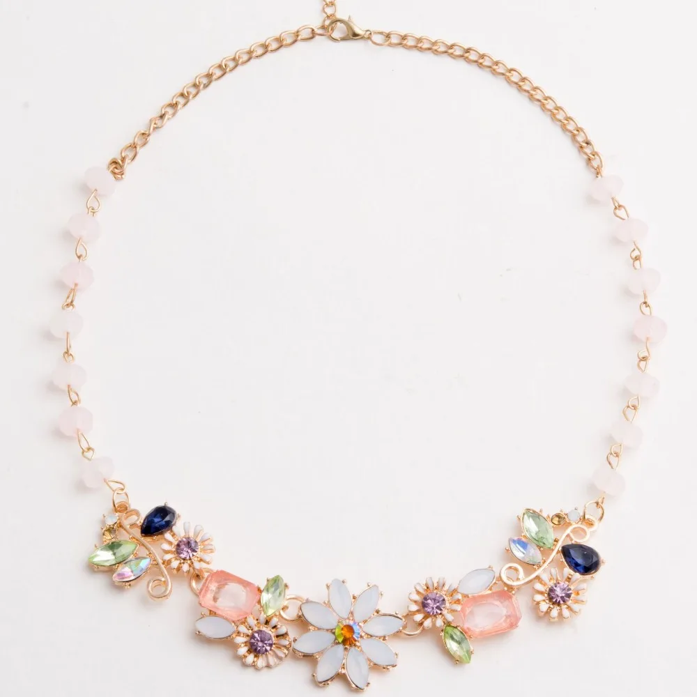 

Women's Jewelry Peach Necklace, Pink Beads, Small Fresh Flower Necklace, Colored Rhinestone Beads