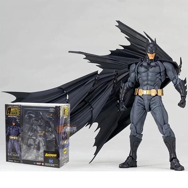

Revoltech Series Batman DC Comic Justice League Super Hero Batman Dark Knight Action Figure Toy Gift Brinquedos