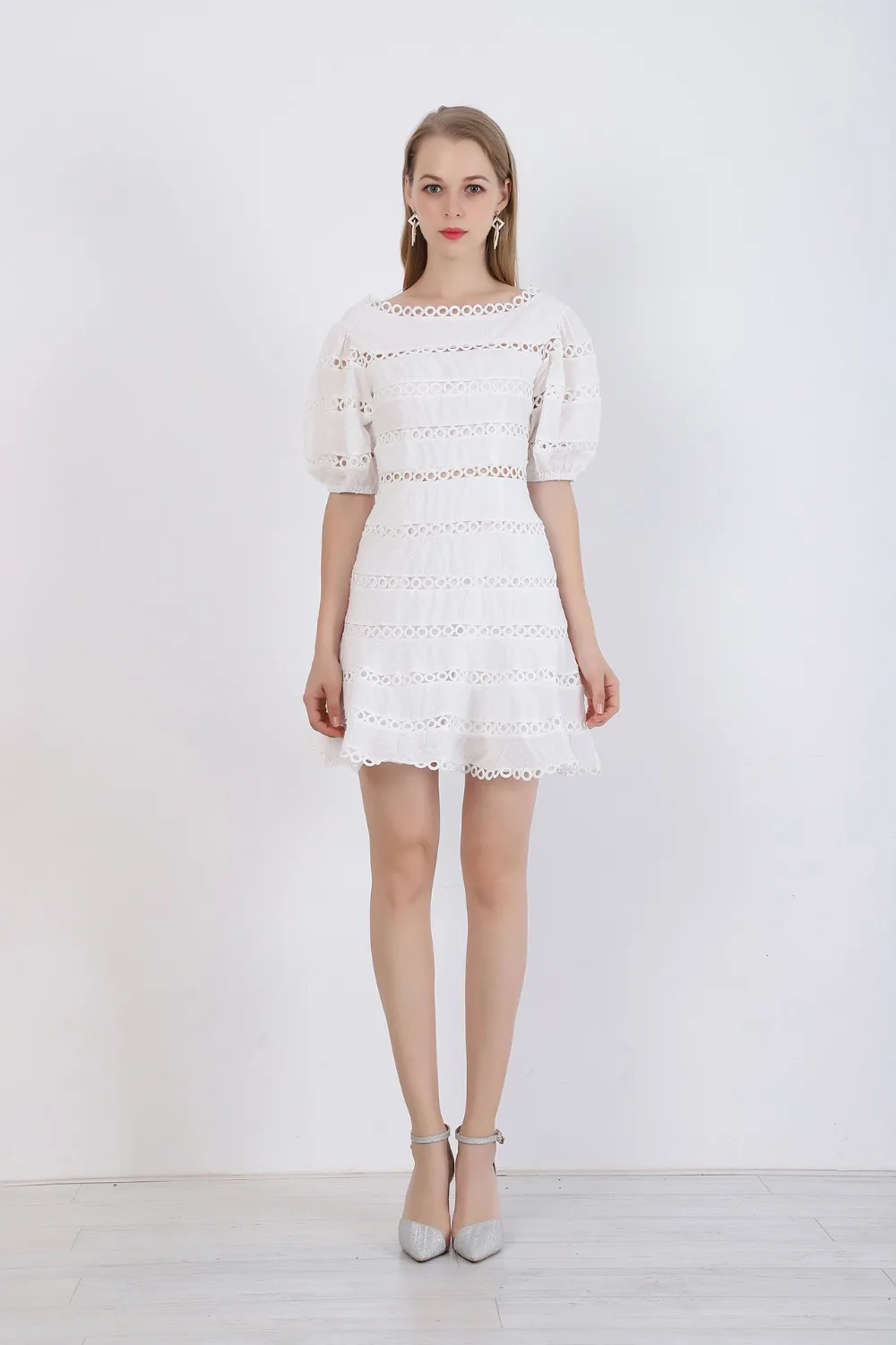 Женское платье с коротким рукавом фонарик, белое платье из высококачественной ткани в стиле пэчворк с кружевом, роскошный подиумный наряд на лето