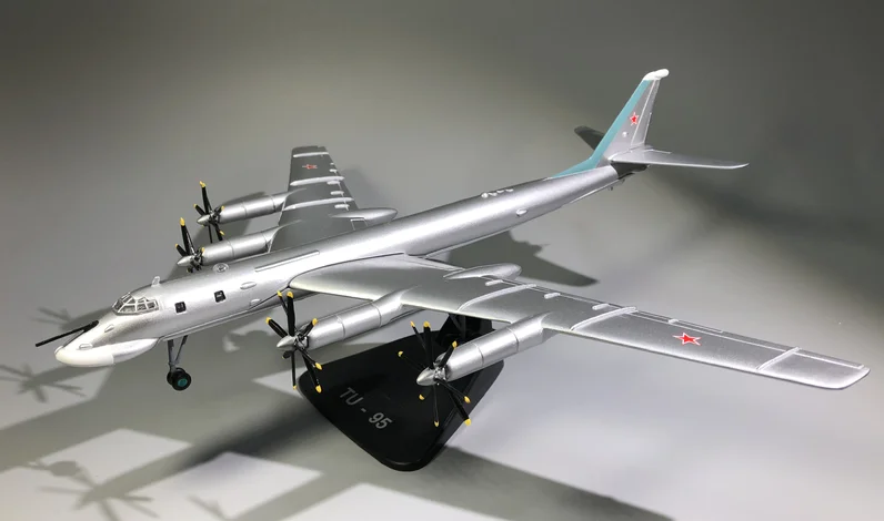 WLTK 1/144 масштаб Россия TY-95 TU-95 медведь бомбардировщик литой металлический военный самолет модель игрушки для сбора/подарка - Цвет: Серебристый