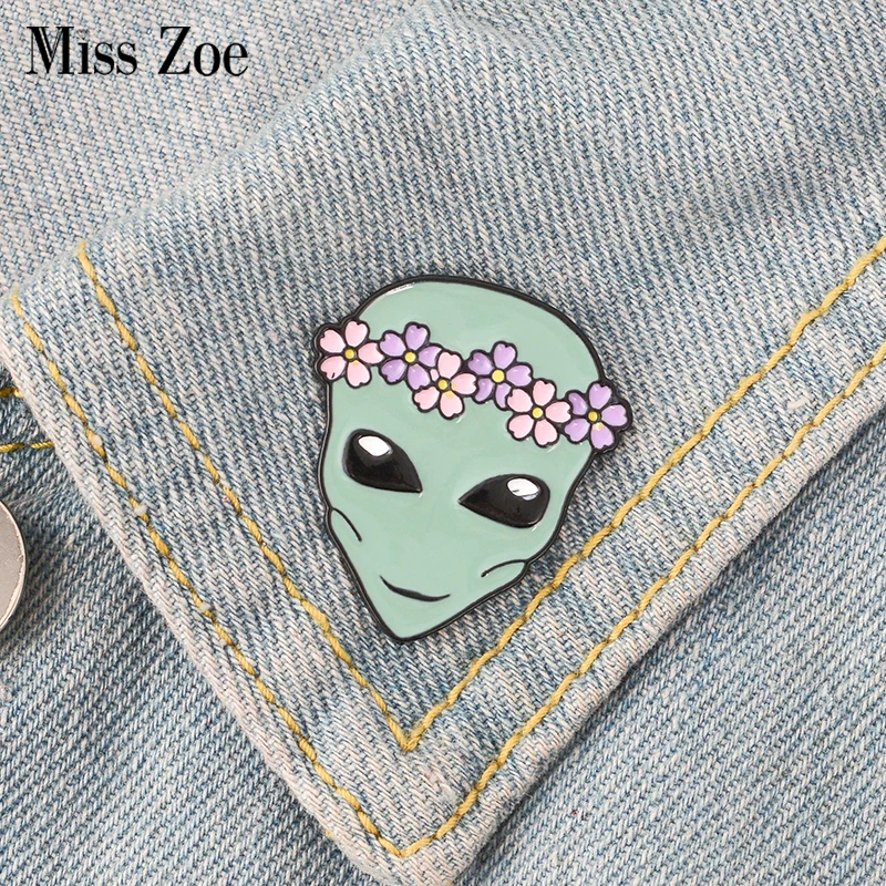 

Alien enamel pin Wreath saucerman brooch Button Badge Lapel pin Clothes cap bag Universe explore jewelry Gift for kids friends