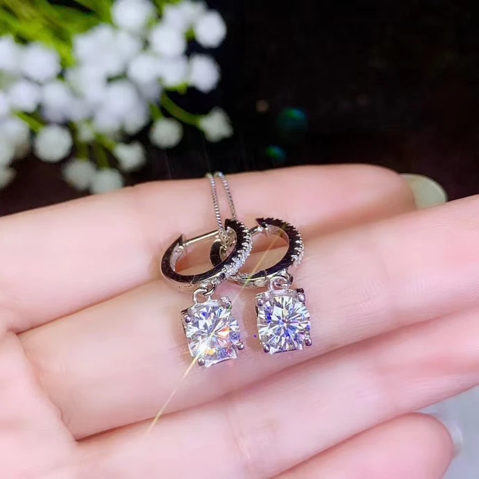 

Серьги-подвески женские из серебра 925 пробы, с муассанитом, 5 Х5 мм