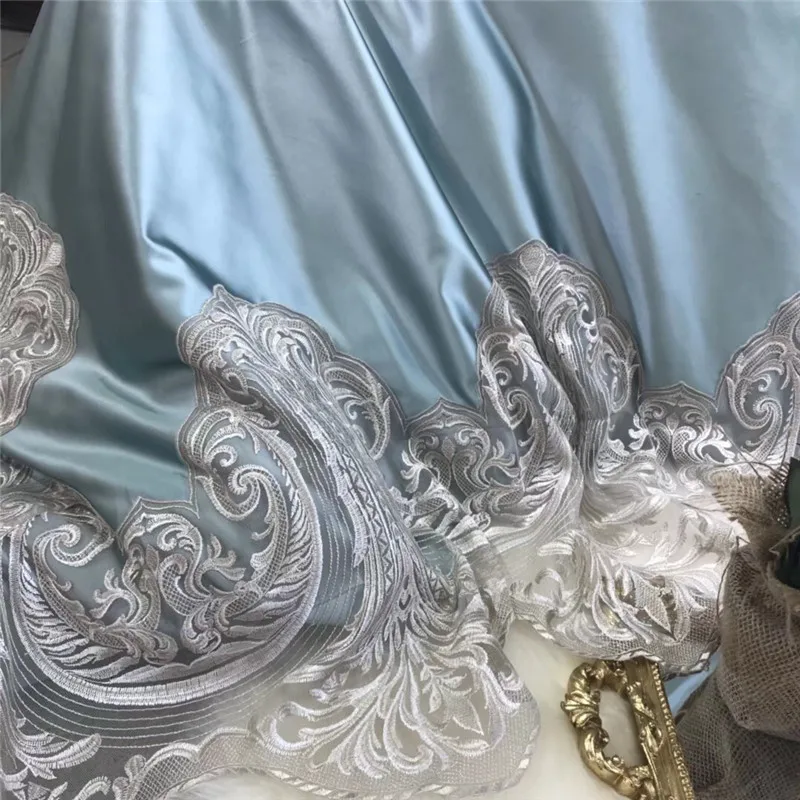 Светло-голубой цвет шампанского Роскошная романтическая кружевная вышивка 100S шелковый хлопковый дворцовый Комплект постельного белья пододеяльник простыня наволочки 4 шт