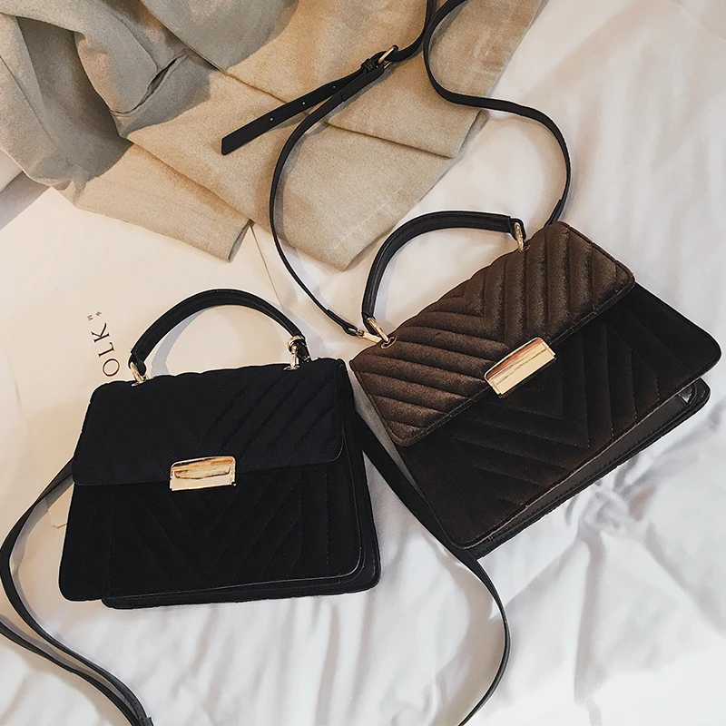 

2018 new Korean version of the wild shoulder slung portable velvet fashion sewing line small square bag.