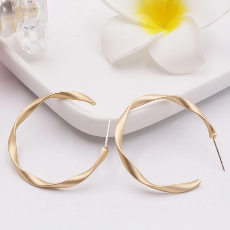 

2019New S925 Silver Needle High-end Jewelry Fashion Twist Lady Gold Earrings Round Tremella Wedding Party Earrings