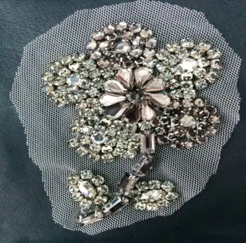 

Flower Rhinestone Beaded Brooch Patches Applique Vintage Embroidered Fabric Sew On Patch Fashion Clothing Decoration