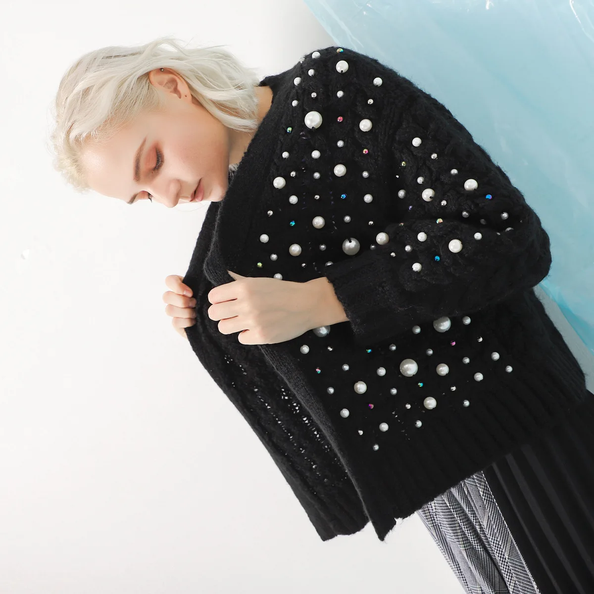 

Cakucool New sweater women Twist Knitted Pearl Beading cardigan Lazy Wind Runway sweater Short Coat Casual Slim Woman cardigan