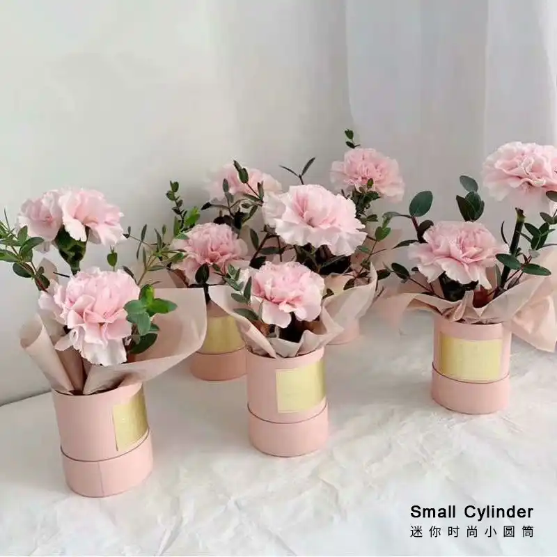 small hat boxes with lids