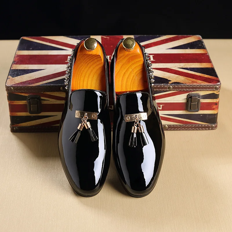 M-anxiu/ г.; официальная обувь для Рождества; вечерние туфли-оксфорды с заклепками и кисточками; модные яркие мужские кожаные туфли в деловом стиле; свадебные туфли