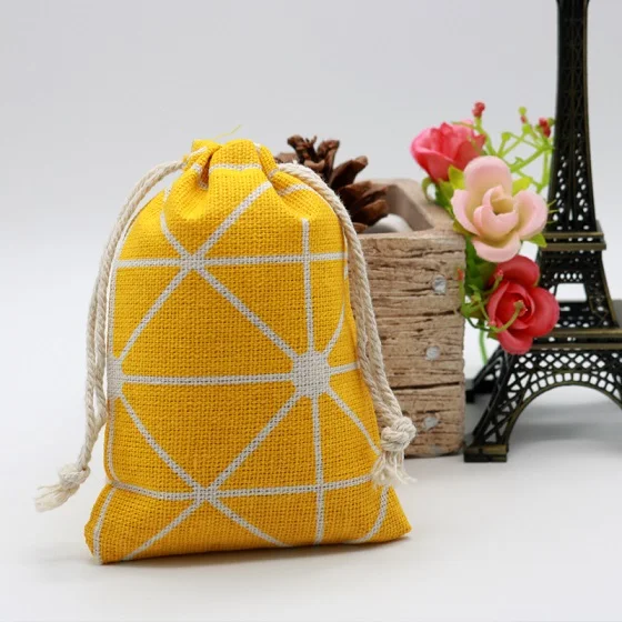 10pcs/lot Cute Linen Drawable Cotton Bags 9x12cm Handmade Travel Packaging Pouches Dry Small Cloth Jewelry Cotton Bags for Party - Цвет: yellow line