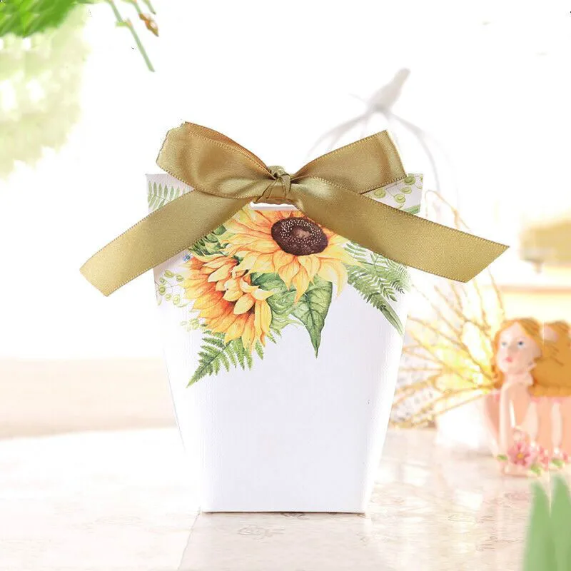 

50pcs Charming Sunflower Wedding Favors White Candy Boxes with bowknot Bomboniere paper Gift Box gift bag Party Chocolate Box