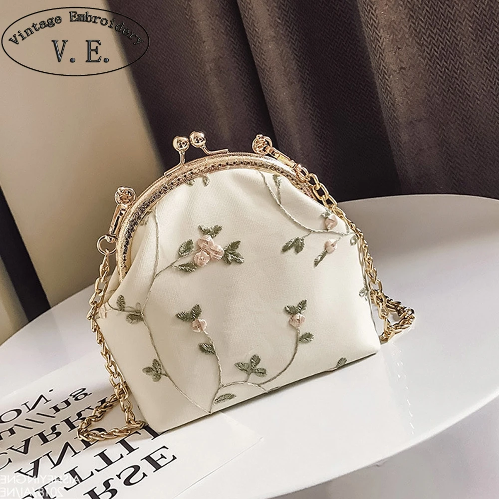 

New Summer Women Small Flower Handbags White Chain Shoulder Messenger Shell Bag Elegant Ladies Travel Shopping Totes