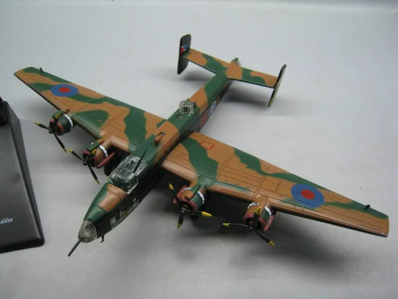 AMER 1/144 масштаб королевская воздушная сила 1944 Handley Page Halifax тяжелый бомбер литой металлический самолет модель игрушка для коллекции, подарок, дети