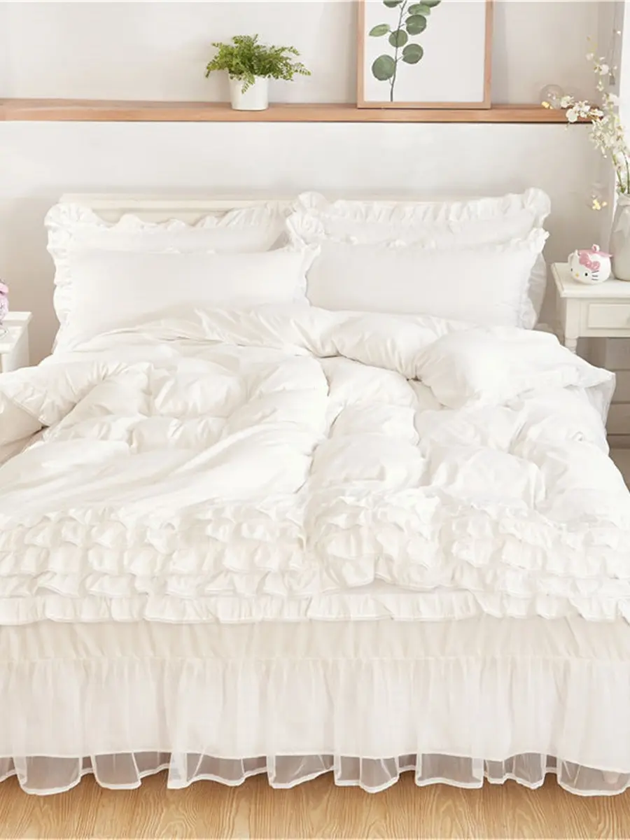 

4Pcs Bedlinens Set White Color Patchwork Lace Ruffles Romantic Style Bedding Set