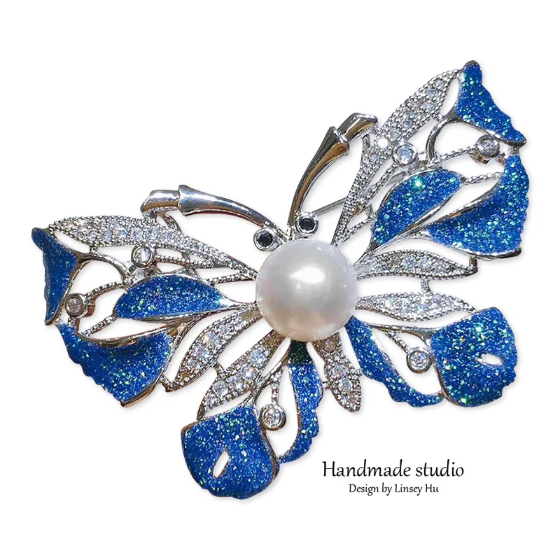 

La MaxZa 2019 Women Blue Butterfly Brooches Real Pearl Elegant Animal Lapel Pins Best Jewelry Personality Female XZ0004