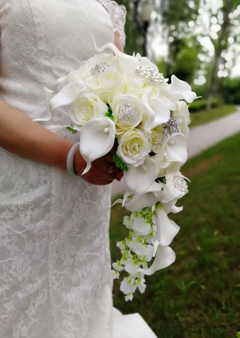 New Waterfall Ivory Cascading Flowers Calla Bridal Bouquets Artificial Pearls Crystal Wedding Bouquets Bouquet De Mariage Rose