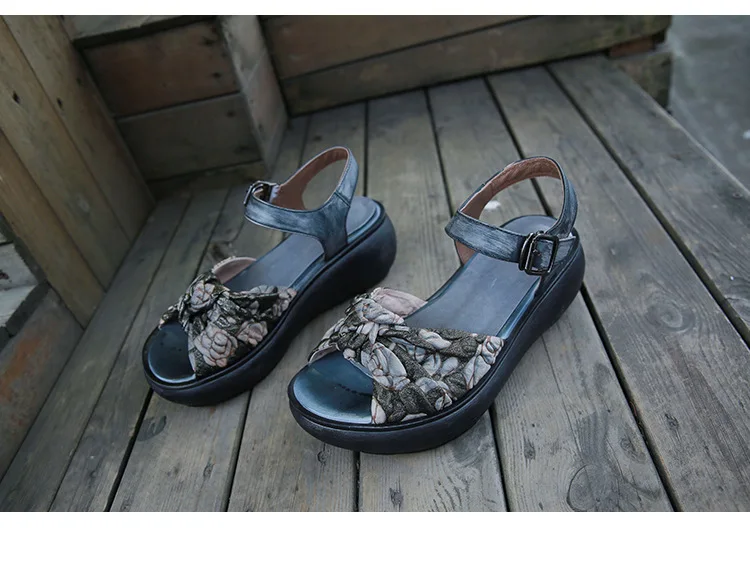 Г., новые летние туфли на платформе ручной работы в стиле ретро женские с открытым носком из натуральной кожи с пряжкой в виде цветка, босоножки на танкетке