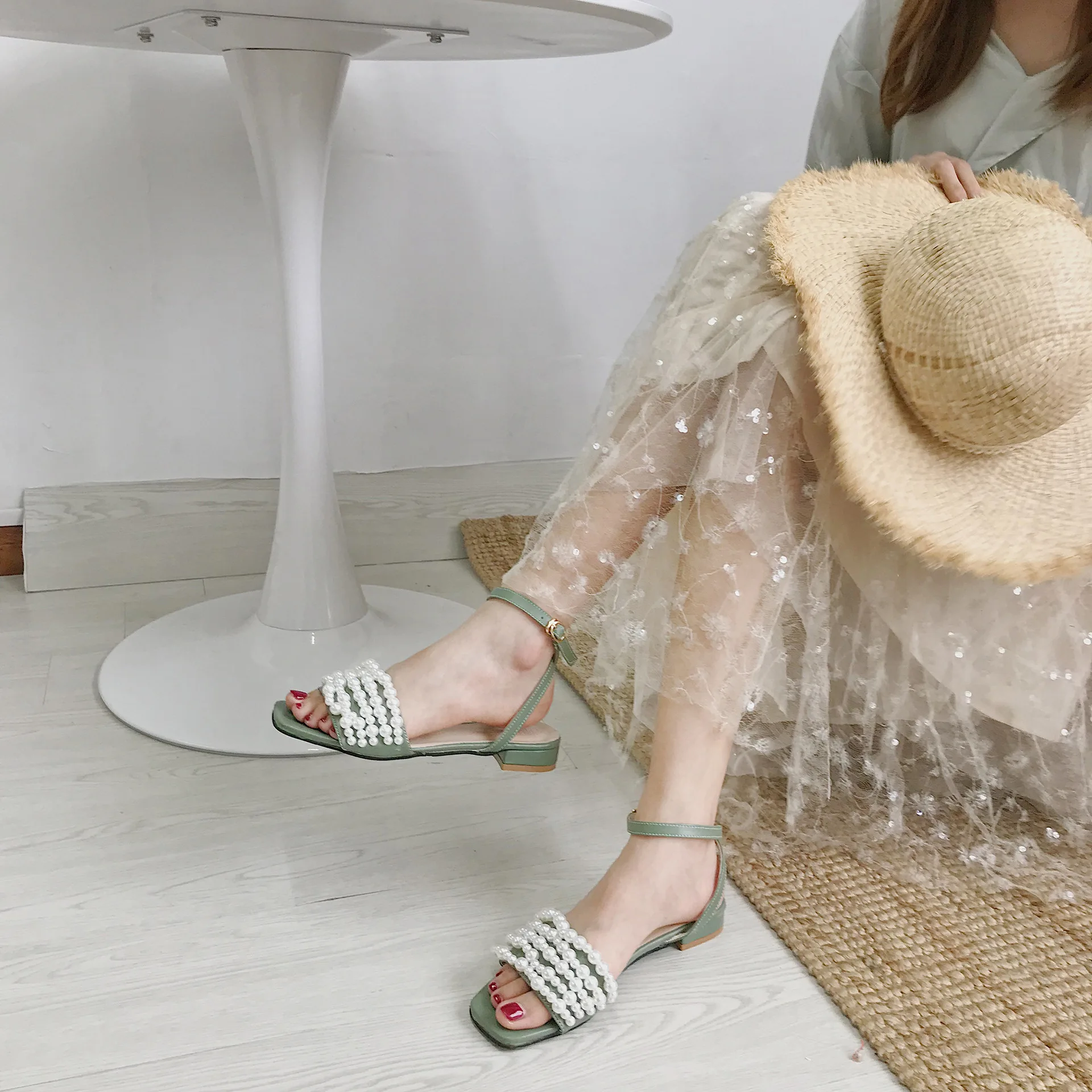 Dwayne/2019 женские летние сандалии с открытым носком; римская обувь на низком каблуке с пряжкой и бусинами; женские сандалии на квадратном