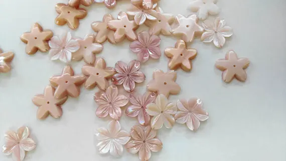 50pcs 10 12 15mm Genuine MOP Shell bead Pearl filigree florial snow flake flower petal pink red white Carved beads | Украшения и