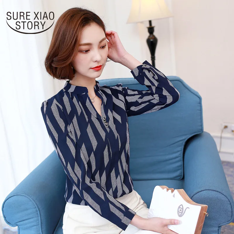 

Women Tops The Spring of 2019New Casual V Collar Chiffon Blouse with Long Sleeved Tops Geometric Pattern Female blusas 01D 30