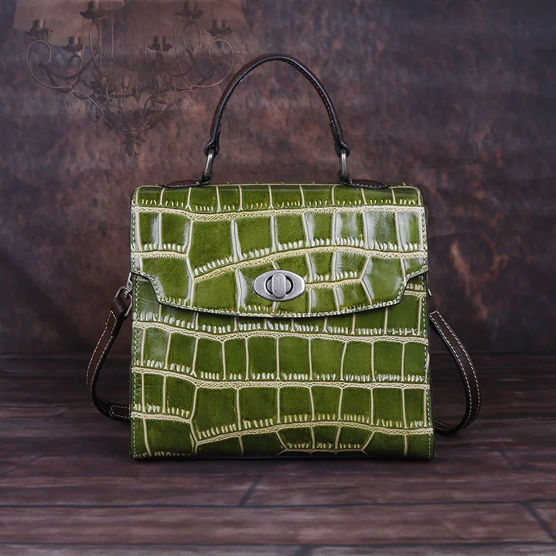 

A new high quality retro fashionable cowhide bag with crocodile pattern color bag in summer of 2019