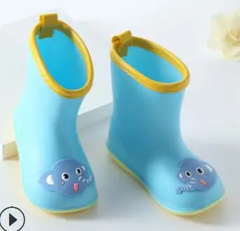 Непромокаемые сапоги для малышей; водонепроницаемые резиновые сапоги для детей; ПВХ резиновые цветные милые Детская мультяшная обувь; дышащая водонепроницаемая обувь - Цвет: Синий